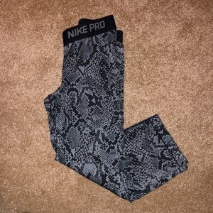 Nike pro women’s leggings
